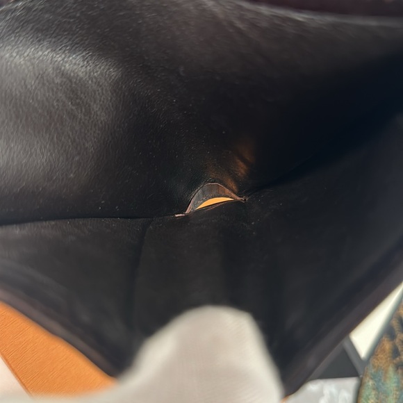 Gucci man’s wallet in decent condition used but still good - Picture 4 of 14